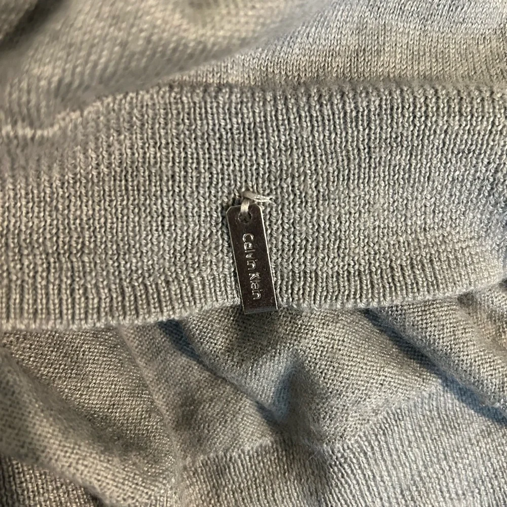 Calvin Klein Men’s Merino Wool V-Neck Sweater Gray Size XL